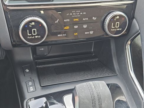 Used 2023 Jaguar E-PACE SE image 21