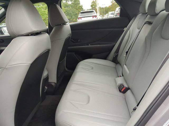 Used 2025 Hyundai Elantra Limited FWD image 12