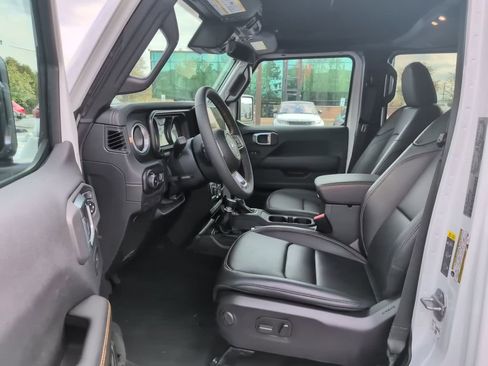 Used 2024 Jeep Wrangler Unlimited Sahara w/ Safety Group AWD/4WD image 21