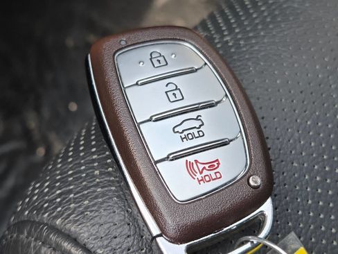 Used 2018 Hyundai Elantra Sport FWD image 35