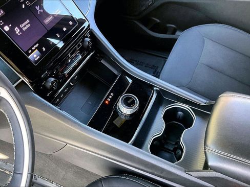 Used 2025 Jeep Grand Cherokee Laredo w/ Luxury Tech Group I image 16