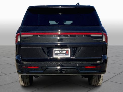New 2025 Lincoln Navigator L Reserve AWD/4WD image 4
