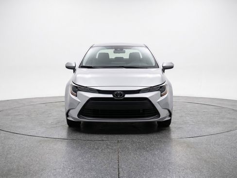 Used 2025 Toyota Corolla LE FWD image 2