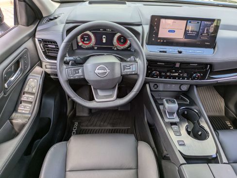 Certified 2025 Nissan Rogue SL w/ SL Premium Package FWD image 17