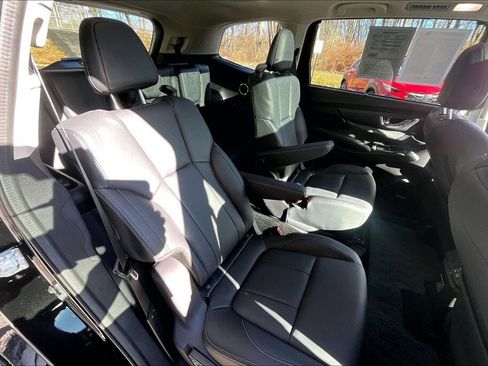 Certified 2025 Subaru Ascent Limited image 16