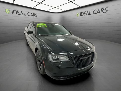 Used 2022 Chrysler 300 Touring w/ Sport Appearance Package RWD image 3