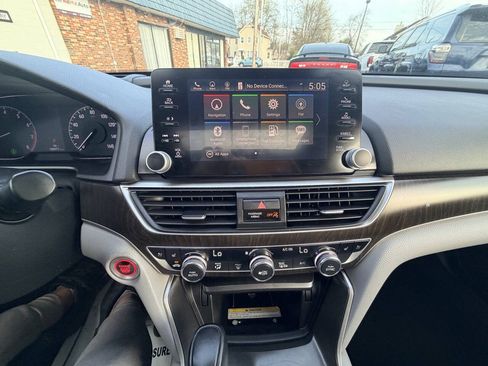 Used 2018 Honda Accord Touring image 27