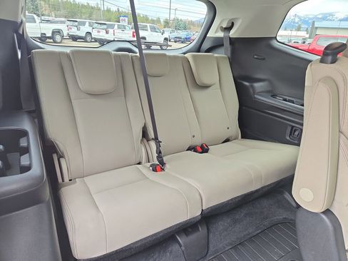 Used 2025 Subaru Ascent Premium w/ Premium Package image 16