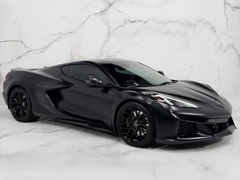 Used 2025 Chevrolet Corvette Z06 w/ Stealth Interior Trim Package RWD image 5