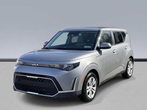 Used 2023 Kia Soul LX image 1