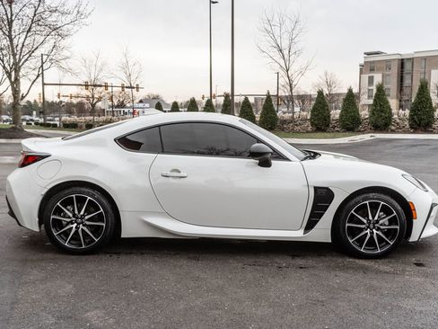 Used 2024 Toyota GR86 image 3