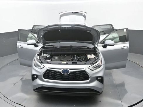 Used 2024 Toyota Highlander XLE FWD image 37