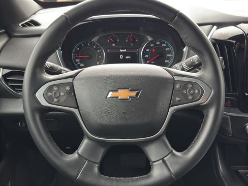 Used 2023 Chevrolet Traverse LT FWD image 11