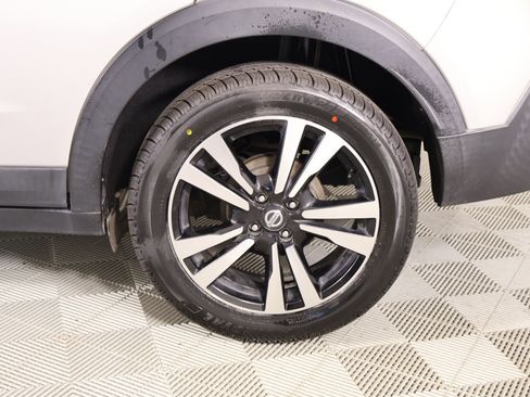 Used 2019 Nissan Kicks SV image 17