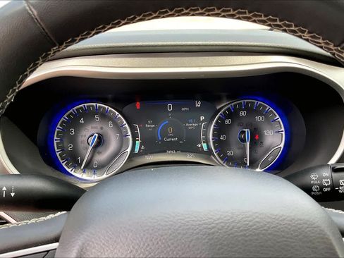 Used 2023 Chrysler Pacifica Touring-L FWD image 42