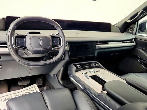 Used 2025 Lincoln Navigator Reserve w/ Jet Appearance Package image 13
