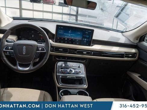 Used 2022 Lincoln Nautilus Reserve AWD/4WD image 4