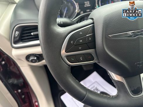 Used 2023 Chrysler Pacifica Touring-L FWD image 18