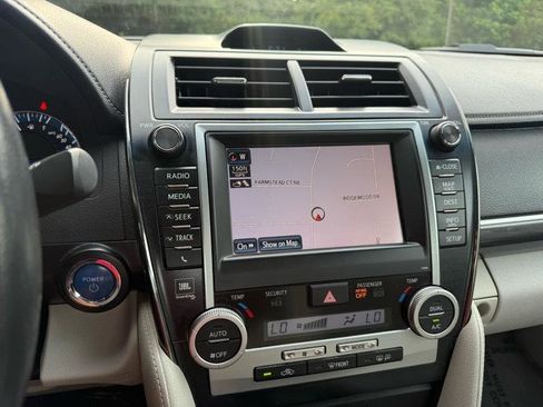 Used 2012 Toyota Camry XLE w/ Leather Pkg FWD image 35