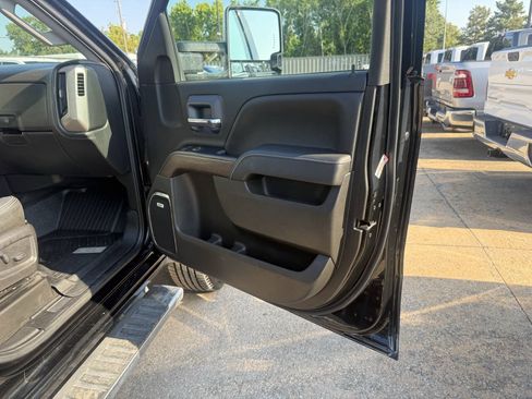 Used 2018 GMC Sierra 2500 Denali w/ Duramax Plus Package AWD/4WD image 11