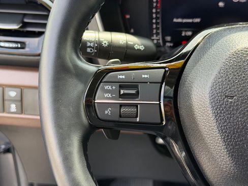 Used 2025 Honda Pilot Elite image 18