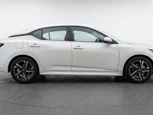 Used 2025 Nissan Sentra SV FWD image 11