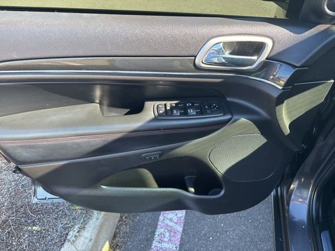 Used 2018 Jeep Grand Cherokee Trailhawk w/ Trailhawk Luxury Group image 16