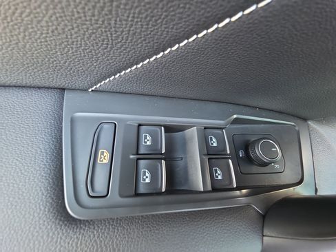 Used 2024 Volkswagen Tiguan SE w/ Panoramic Sunroof Package AWD/4WD image 28