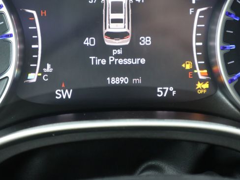 Used 2024 Chrysler Pacifica Touring-L image 29