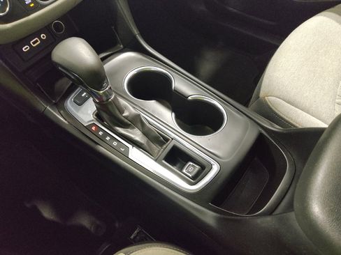 Used 2022 Chevrolet Equinox LS image 26