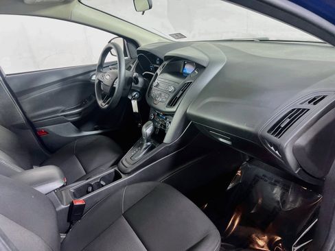 Used 2018 Ford Focus SE w/ SE Appearance Package FWD image 26