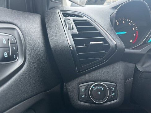 Used 2018 Ford Escape Titanium w/ Ford Safe & Smart Package image 19