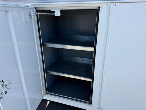 Used 2005 Ford E-350 and Econoline 350 Super Duty RWD image 28