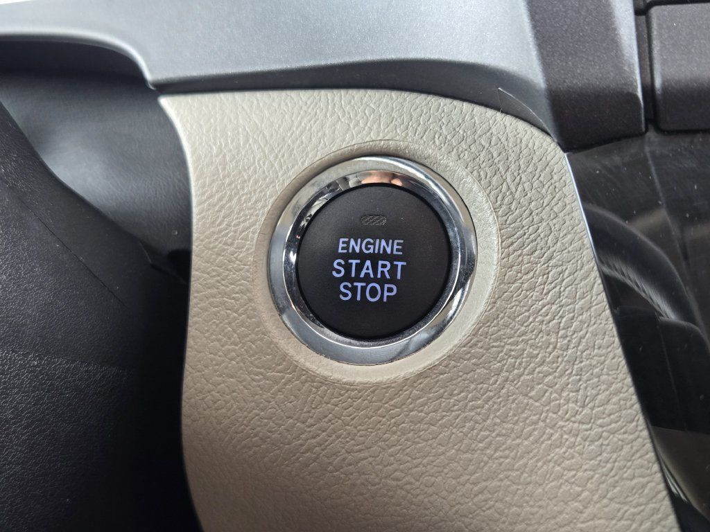 Used 2018 Toyota Sienna XLE w/ XLE Navigation Package FWD image 21