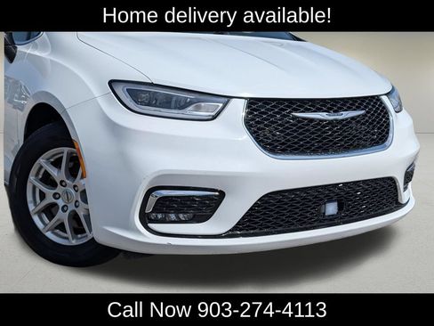 Used 2023 Chrysler Pacifica Touring-L FWD image 11