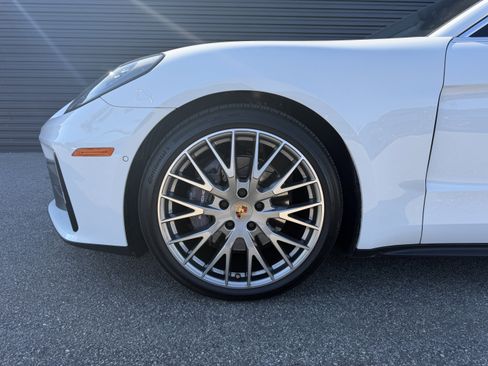 Certified 2024 Porsche Panamera 4 image 11