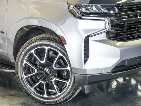 Certified 2021 Chevrolet Suburban RST w/ Luxury Package AWD/4WD image 4