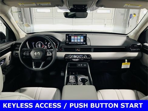 New 2025 Honda Pilot Touring image 4
