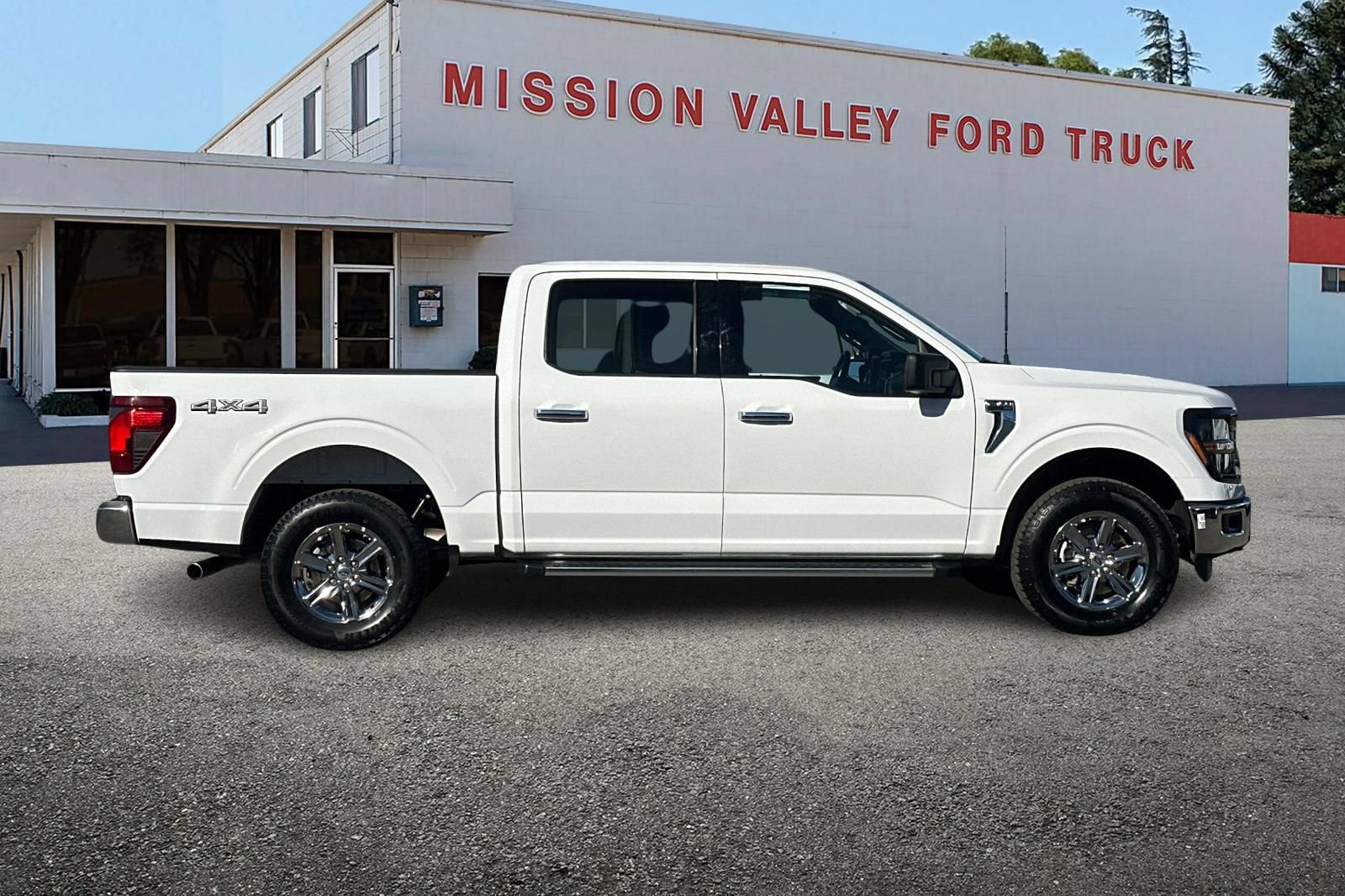 Used 2025 Ford F150 XLT w/ Equipment Group 301A Standard AWD/4WD image 3