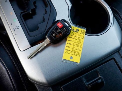 Used 2014 Toyota Camry SE image 8