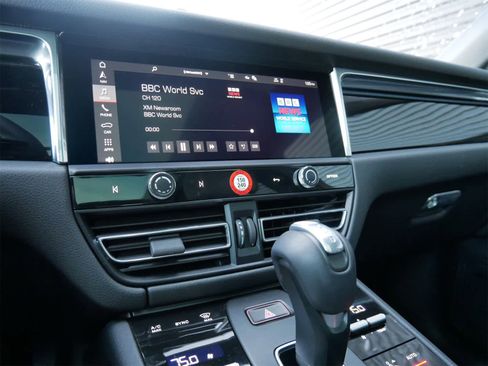 Certified 2025 Porsche Macan image 19