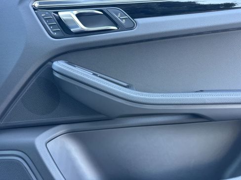 Certified 2025 Porsche Macan AWD/4WD image 19