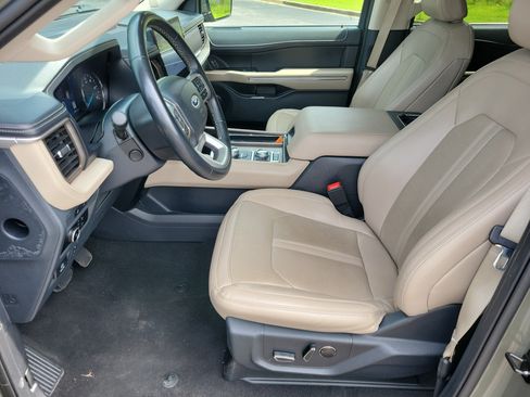 Used 2024 Ford Expedition Max Limited AWD/4WD image 4