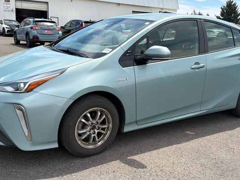 Used 2019 Toyota Prius LE AWD/4WD image 2