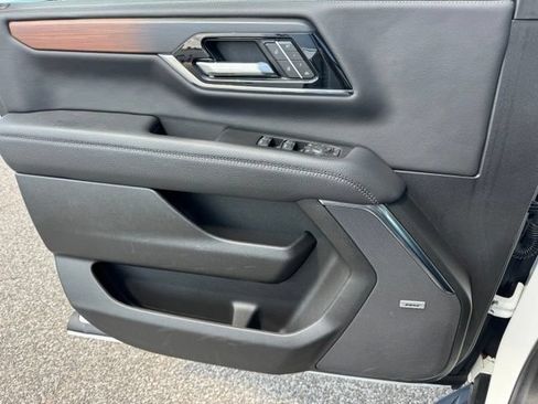 Used 2025 GMC Yukon Denali AWD/4WD image 21