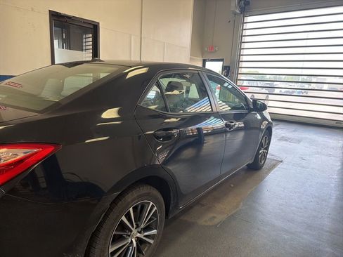 Used 2018 Toyota Corolla LE w/ LE Premium Package w/Moonroof FWD image 8