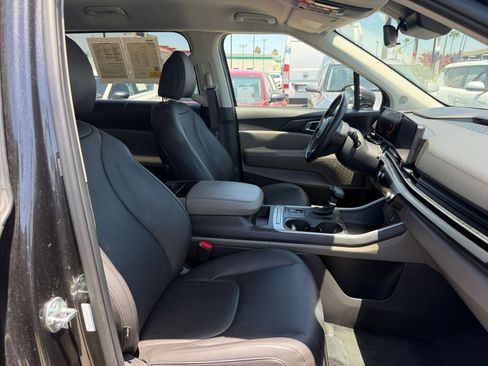 Used 2026 Kia Carnival FWD image 34