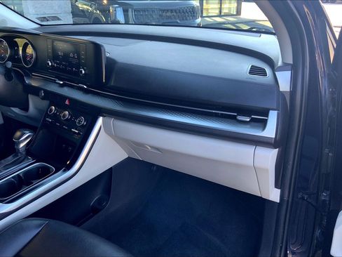 Used 2024 Kia Carnival LX image 18