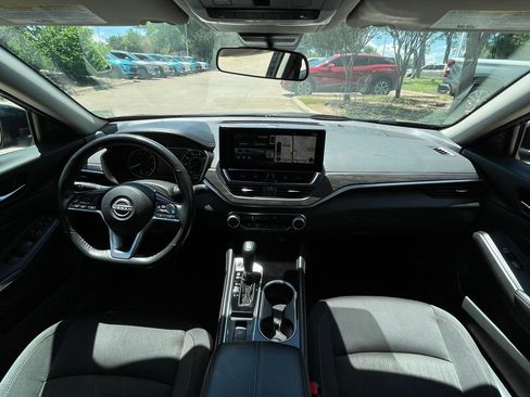 Used 2024 Nissan Altima 2.5 SV w/ SV Premium Package FWD image 10