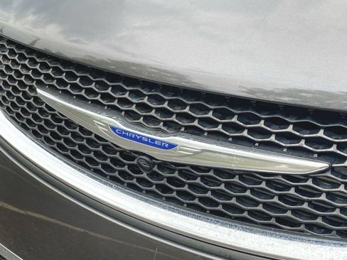 Used 2019 Chrysler Pacifica Limited w/ Advanced Safetytec Group FWD image 30